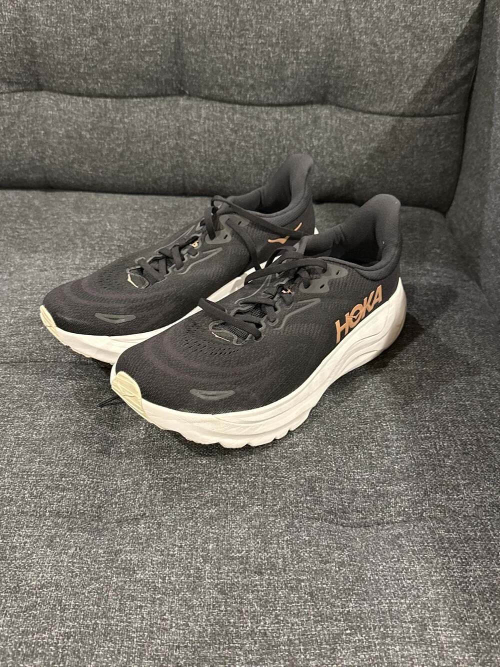 10.5W Wide - Hoka Arahi 8 Women's Running Shoes Black Rose Gold